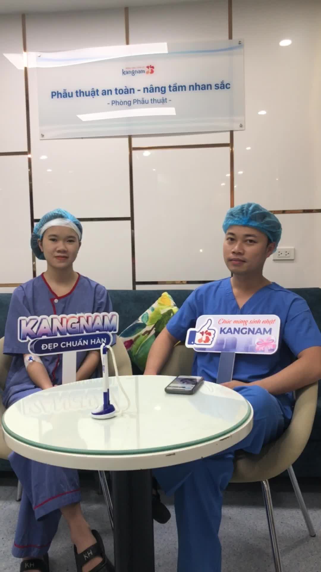 "Cả mẹ cả dì em đều làm đẹp tại Kangnam, nhiều khuyến mãi em chốt làm loại đắt luôn!"